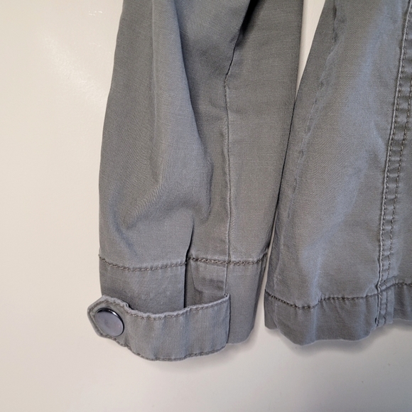 Gap Gray Green Women's Short Cargo Jacket Small - Picture 7 of 7